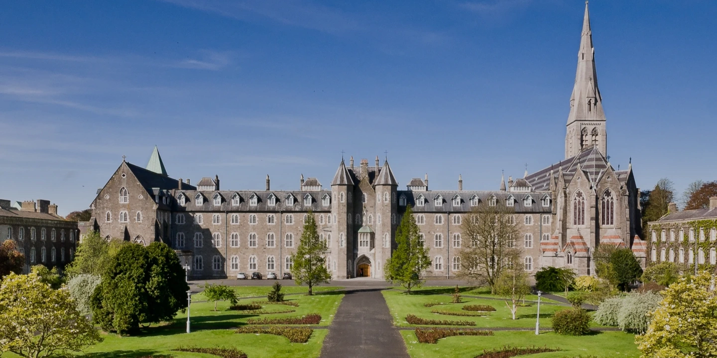 Students walking through Maynooth quad